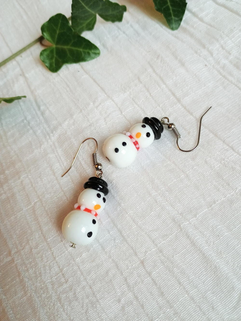 💚 CHRISTMAS CORE 💚 VTG Artisan, Lampwork Glass Snowman Earrings,Teacher Style